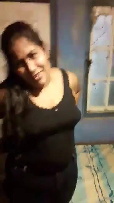 fatty Indian girl captured nude by lover
