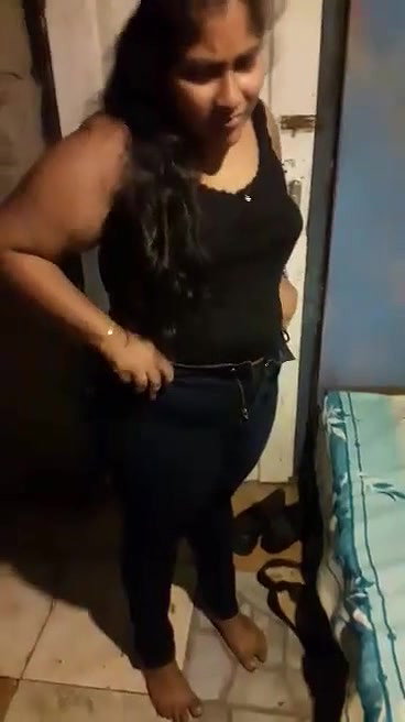 fatty Indian girl captured nude by lover