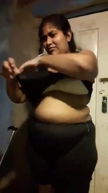 fatty Indian girl captured nude by lover
