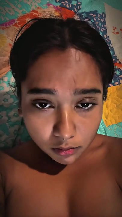 Indian miaz show her boob