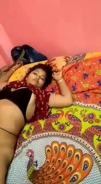 Indian sleeping Bhabhi nude video record by hubby