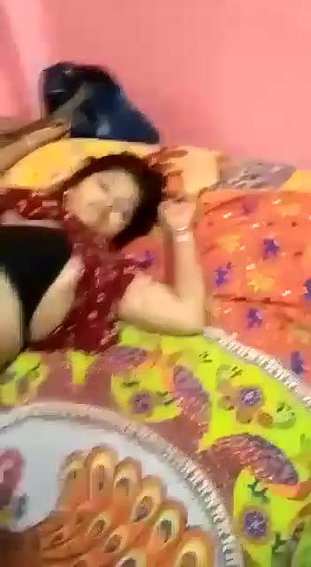 Indian sleeping Bhabhi nude video record by hubby