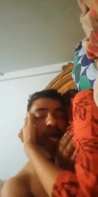 Bangladeshi wife boob sucking home sex MMS