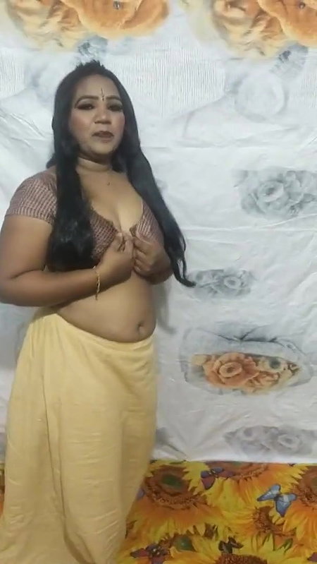 super chubby Bhabhi striptease boobs show