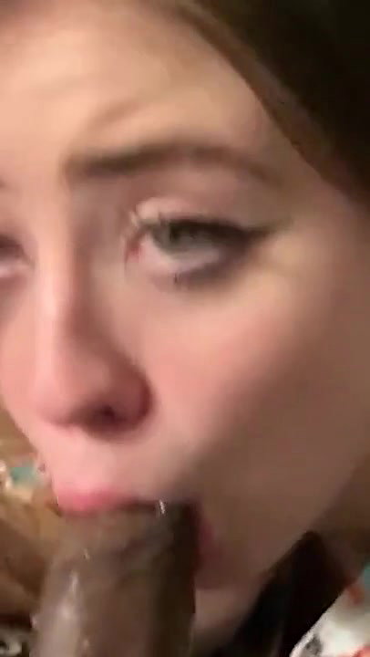 hot girl sucking deepthroat