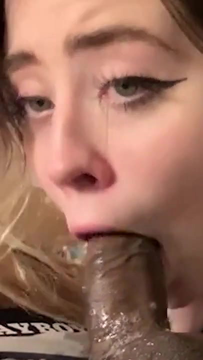 hot girl sucking deepthroat