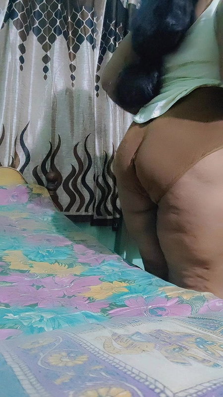 Tamil aunty thangam shows her boobs Ass and pussy for the first time instagram exclusive photos and videos