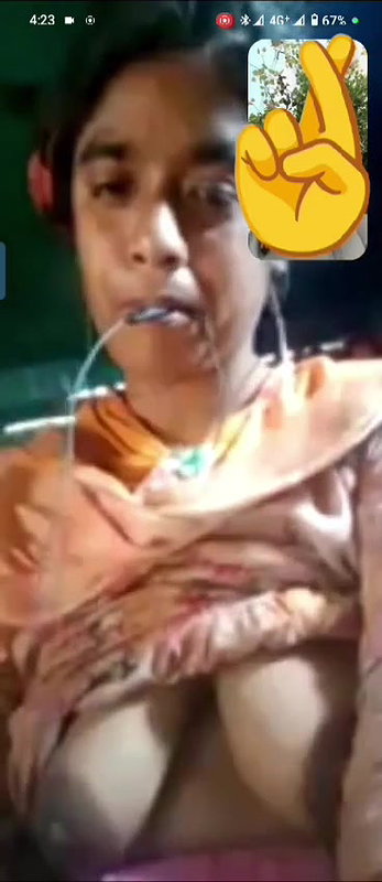 Village Bhabhi Showing Sucking Own Boobs For Lover