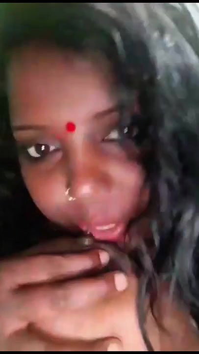 Sexy bhabhi Lick her Boobies