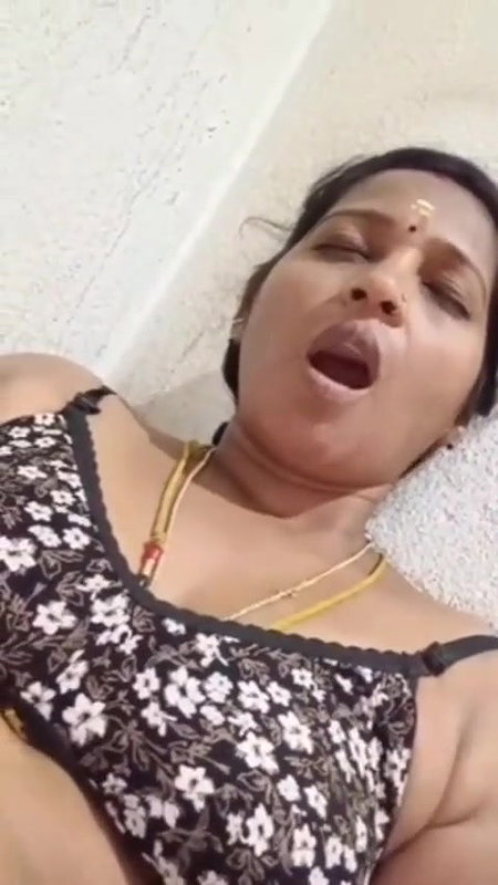Tamil aunty Fingering1