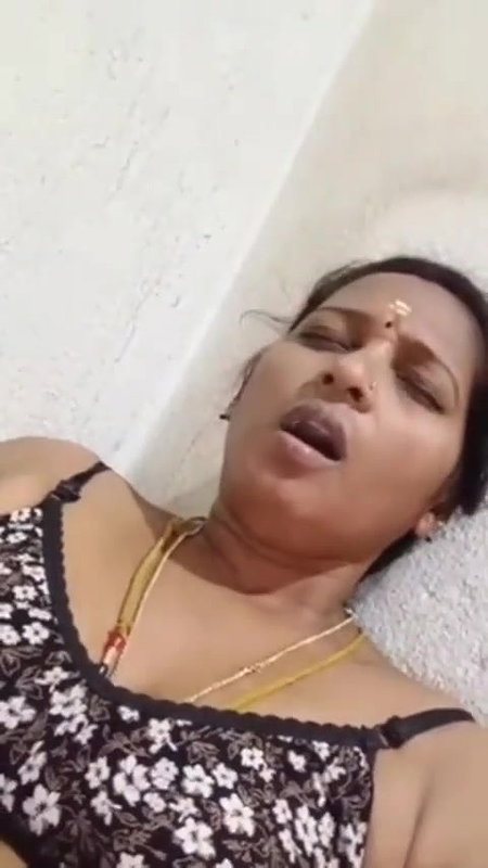 Tamil aunty Fingering1