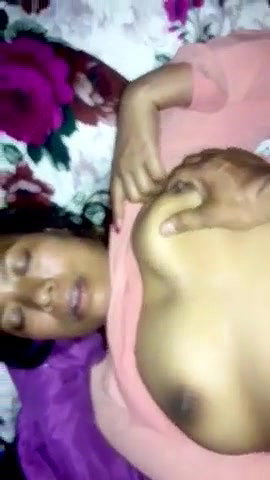 Patni Ki Chuchiyan Dabate Huye Dhakke Pe Dhakka