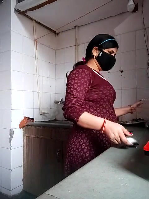 naughty Bhabhi pissing on live cam show
