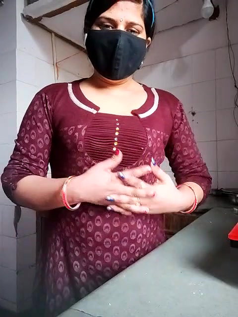 naughty Bhabhi pissing on live cam show