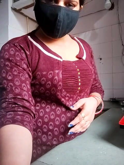 naughty Bhabhi pissing on live cam show
