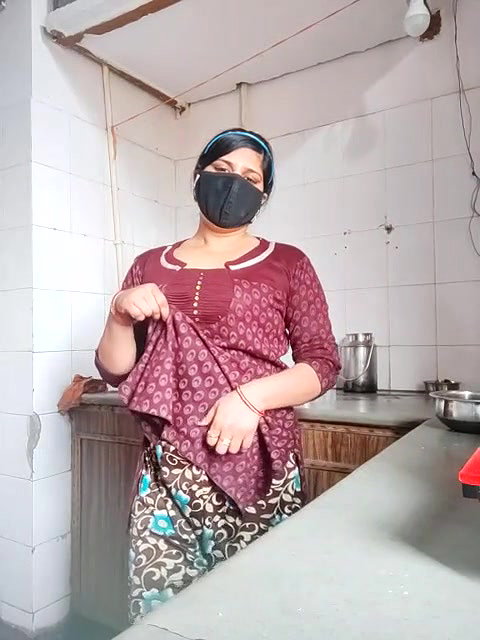 naughty Bhabhi pissing on live cam show