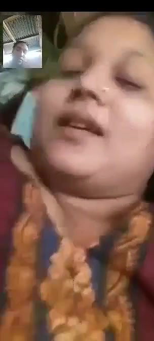 Bangladeshi Bhabhi showing her big boobies on VC