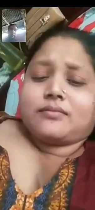 Bangladeshi Bhabhi showing her big boobies on VC