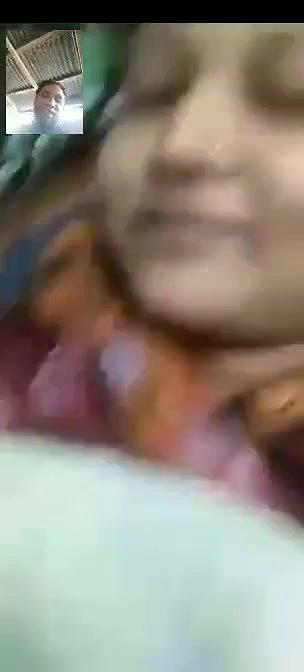Bangladeshi Bhabhi showing her big boobies on VC