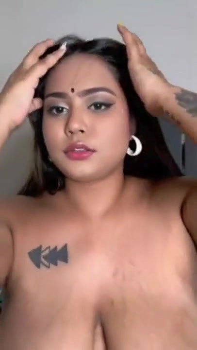 BBW Model Oasii Das shows her huge boobs Late Night
