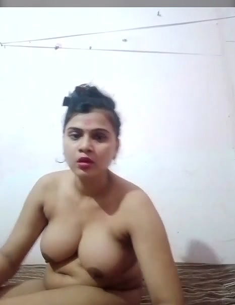Village bhabhi showing her sexy naked body