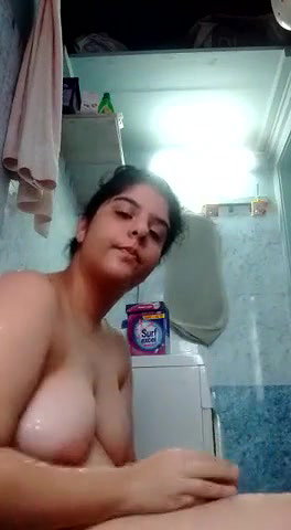 Cute Desi girl bathing nude on selfie