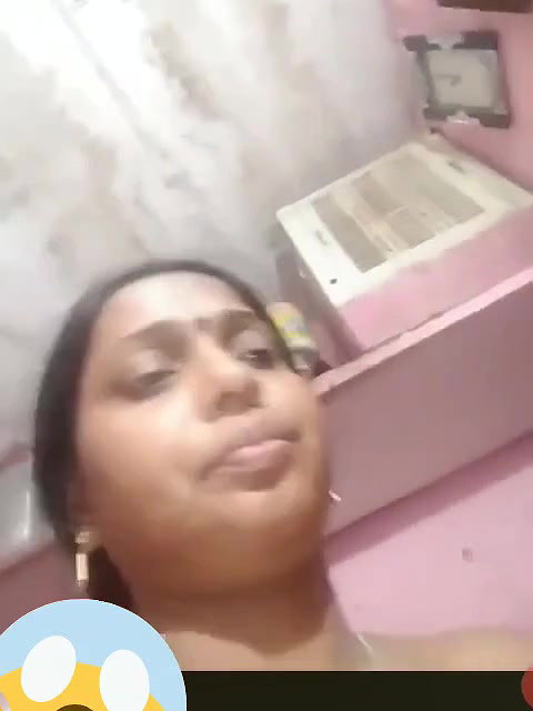 Bihari housewife dildoing pussy with a chapati roller