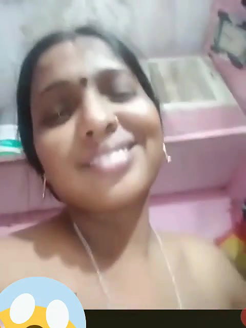 Bihari housewife dildoing pussy with a chapati roller