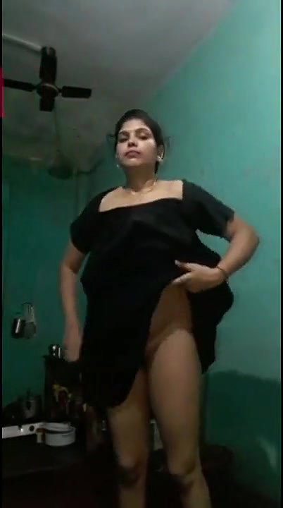 Sexy Dehati Bhabhi selfie nude MMS