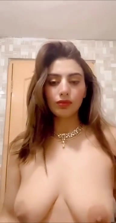 Gori ladki nude in bathroom