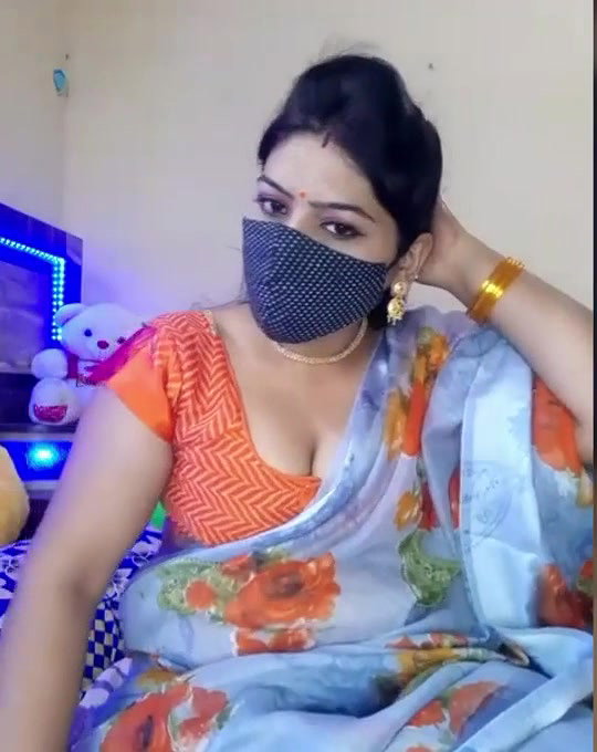 sexy Bhabhi latest boobs show video