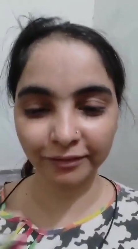 Cute desi girl showing her cute tits