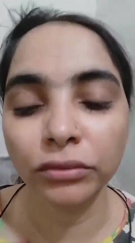 Cute desi girl showing her cute tits