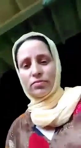 beautiful Pakistani wife fingering pussy