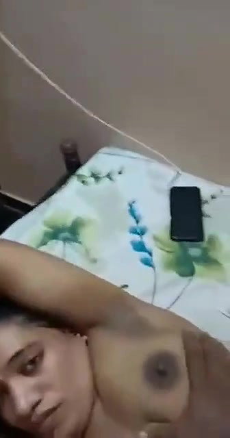 beautiful Malayali aunty captured nude on cam