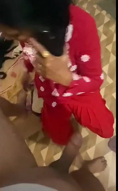 Desi house maid giving blowjob to owner