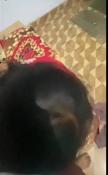 Desi house maid giving blowjob to owner