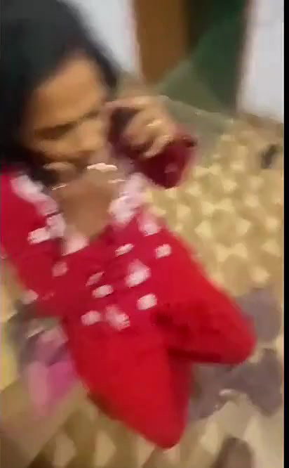 Desi house maid giving blowjob to owner