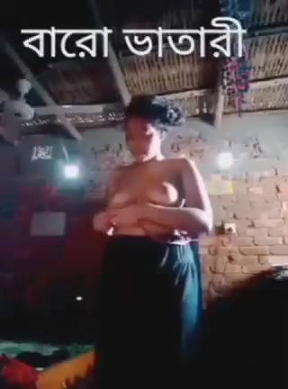 big ass Bangladeshi girl showing her pussy
