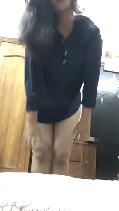 Desi girl showing boobs