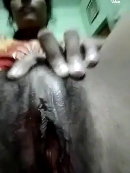 Desi girl showing her bloody pussy during periods