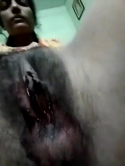 Desi girl showing her bloody pussy during periods