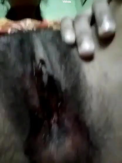 Desi girl showing her bloody pussy during periods