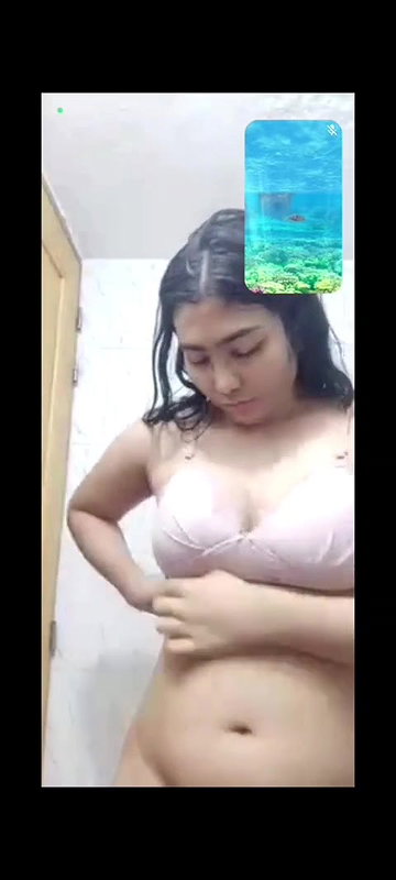 BANGLADESHI BUSTY GF CAPTURED NUDE ON VIDEOCALL