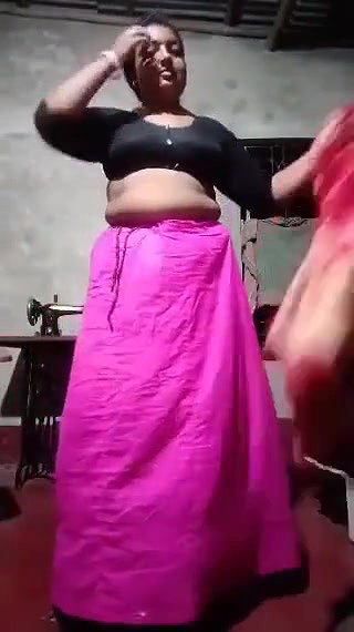chubby Bengali housewife nude pussy fingering show