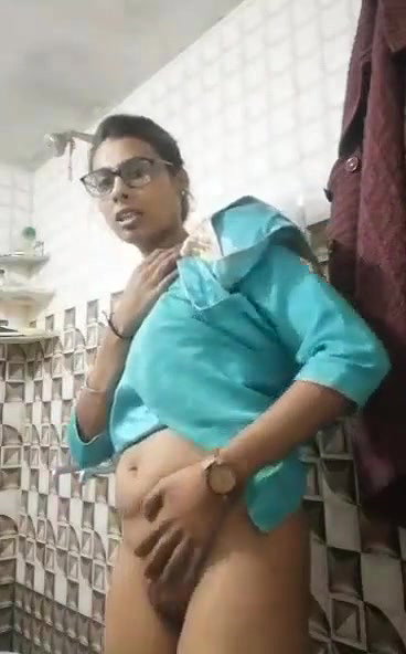 Punjabi girl showing her naked pussy on cam