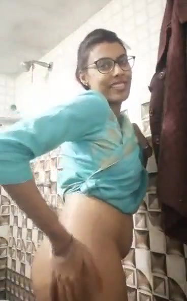 Punjabi girl showing her naked pussy on cam