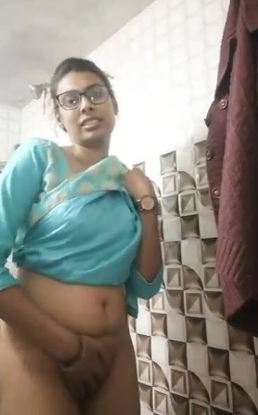 Punjabi girl showing her naked pussy on cam
