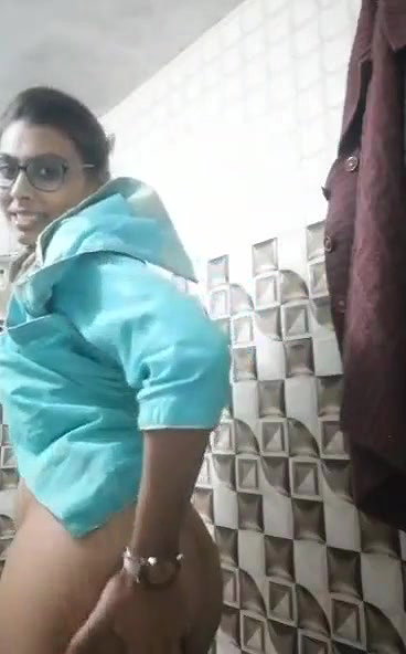 Punjabi girl showing her naked pussy on cam