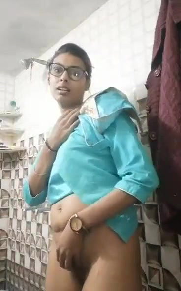 Punjabi girl showing her naked pussy on cam